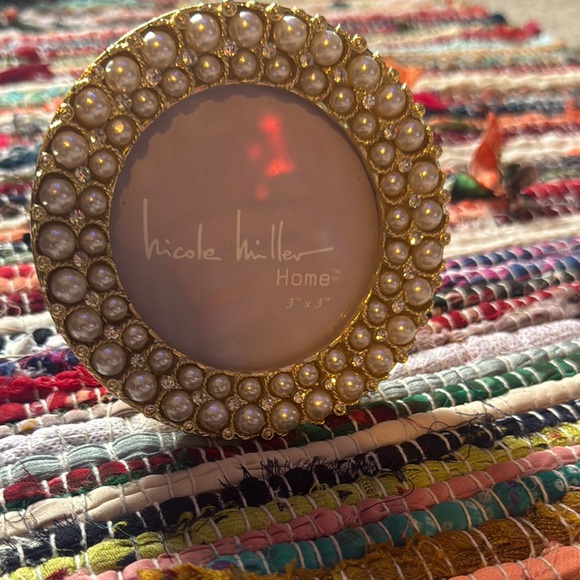 Nicole Miller Gold and Cream Pearl Picture Frame - Picture 3 of 4